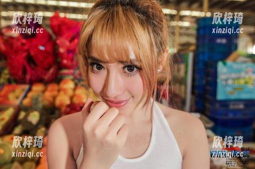 AISS爱丝(钻石版) - 看亚美依这组定制写真，御姐与可爱之间的那种微妙关系，你几乎可以摸到。
