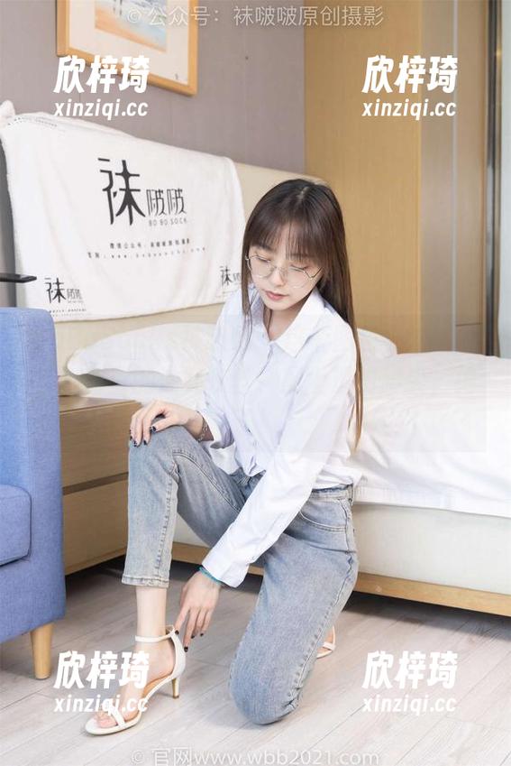 BoBoSocks袜啵啵 - 这个图包，没话说！小甜豆的油亮灰丝，配上透明脚尖，绝了！