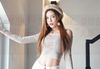Feilin嗲囡囡 - 透过BABY_柒的在线写真，重新审视一下办公室的“火辣”新风尚吧！