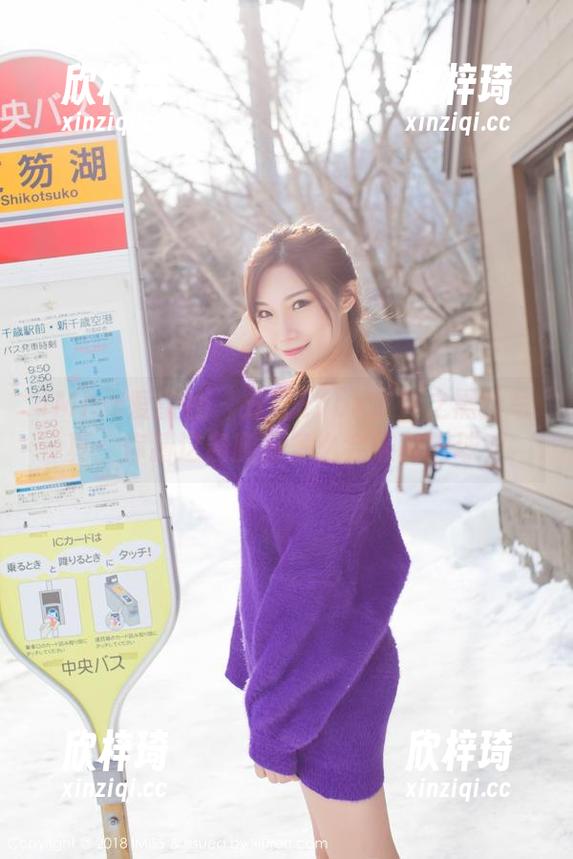 IMiss爱蜜社 - 分享Evon陈赞之黑丝写真：你猜这条腿有多么会吸引眼球？