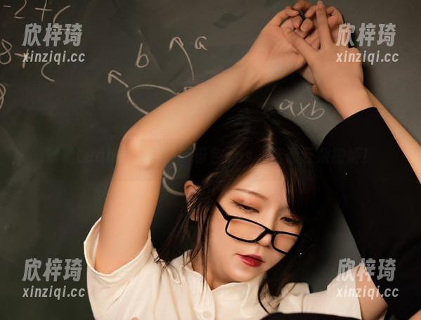 Leah梓未 瞧瞧Leah梓未的最新粉色cos,活像云朵撒娇!