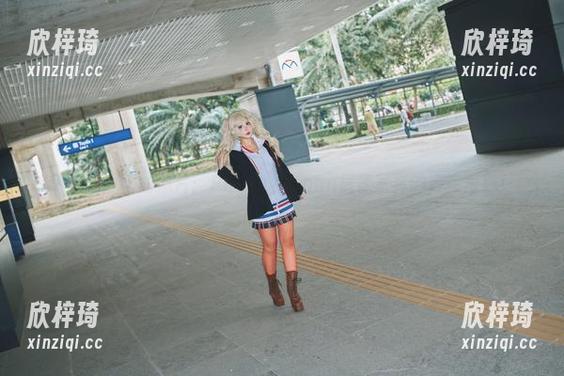端着泡面拍的照片：PuyPuyChan居家写真的真实写照！
