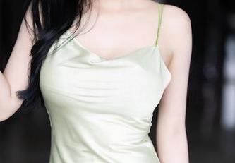 XIAOYU语画界 - 难道这是杨晨晨自己的街拍风格？原图有些过于大胆了吧！