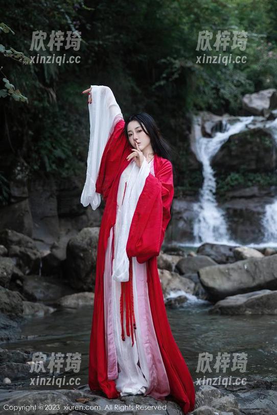 Xiuren秀人网 - 娜娜子呀比基尼图包，下载完看到这些，简直无法打扰我的单身状态！