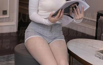 Xiuren秀人网 - 小泡芙在户外写真里，大概是要让所有小植物都嫉妒她的生机？好吧，答案在图集里等你去翻。