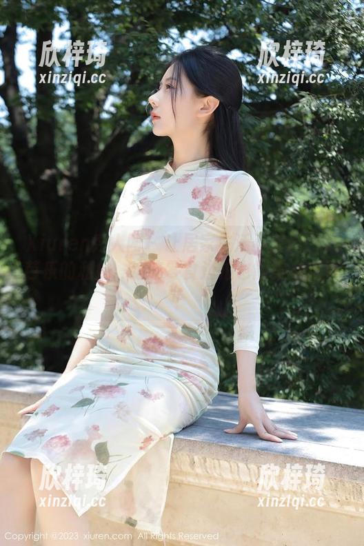 Xiuren秀人网 - 让居家生活不单调：小芭乐的私拍，边吃零食边拍也能美成这样！