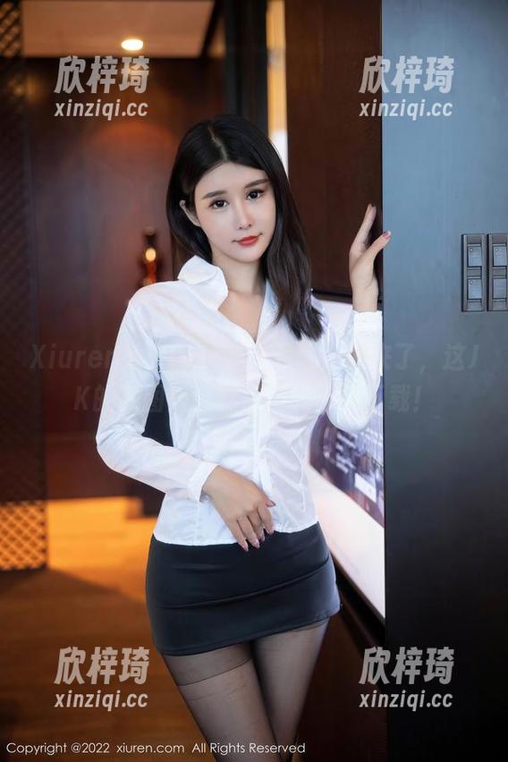 Xiuren秀人网 - 哇！月酱儿又来了，这JK的原图是要相信的吗？快下载！