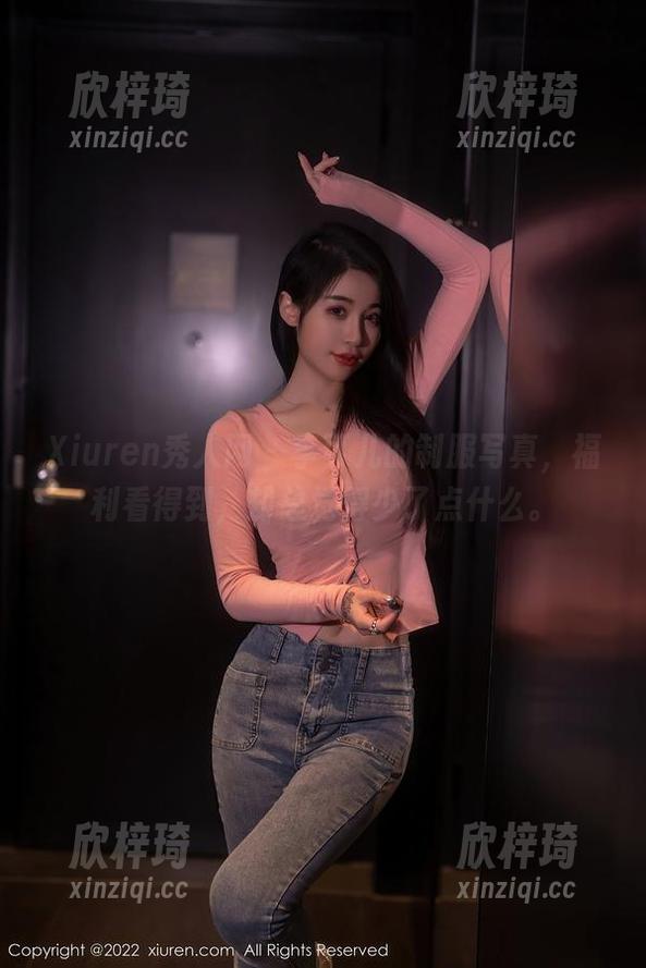 Xiuren秀人网 - 李可儿的制服写真，福利看得到，却总觉得少了点什么。