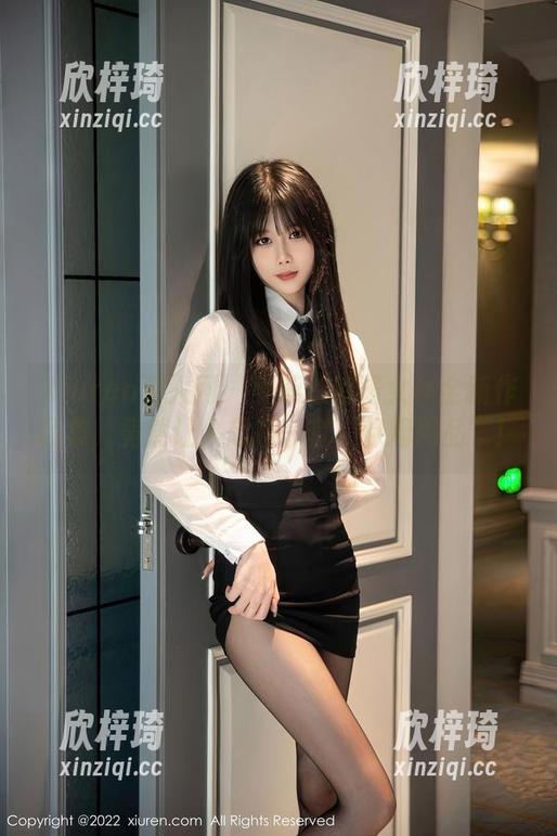 Xiuren秀人网 - 萝莉悠悠酱女仆全新作品集，竟然让人想打一套“保姆用品”！