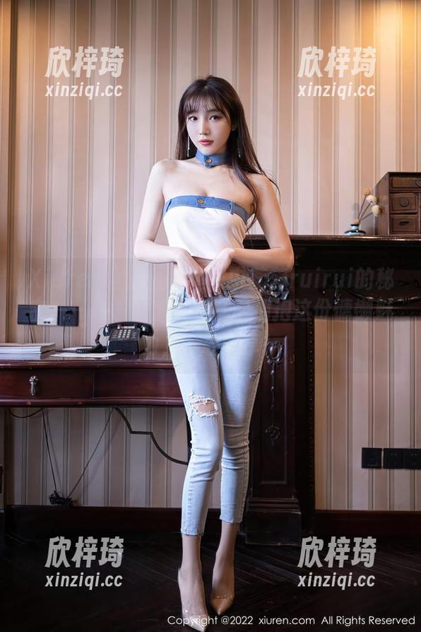 Xiuren秀人网 - 睡衣中蕊蕊ruirui的秘密——只需点击，您就能拥抱这份慵懒魅力，下载即享！