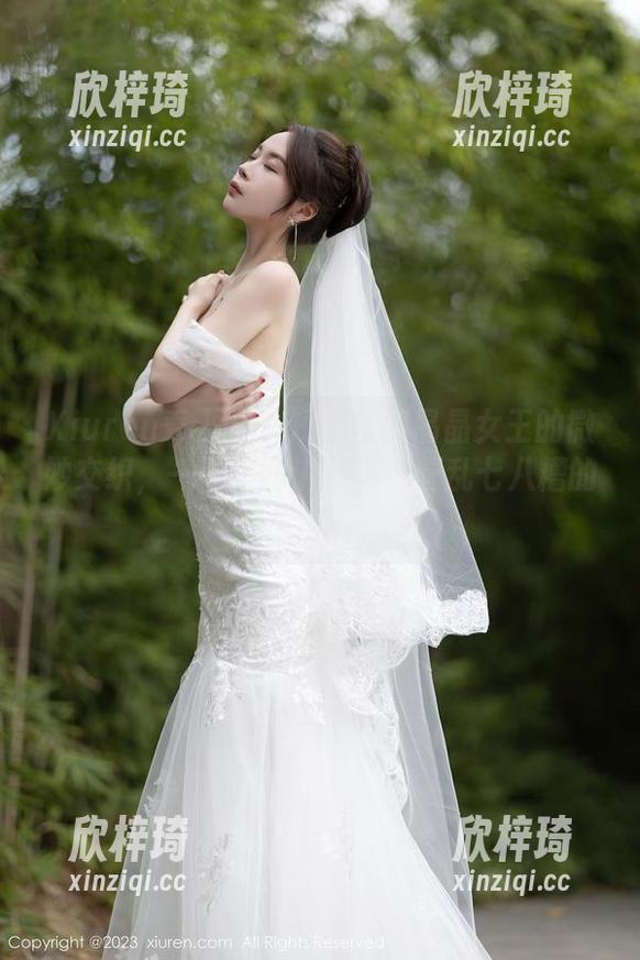 Xiuren秀人网 - 短裙与邹晶晶女王的微妙交织，一幅美图讲述了一些乱七八糟的事