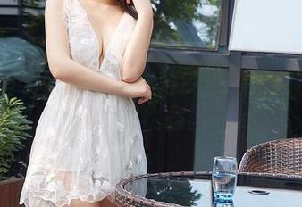YouMi尤蜜荟 - 沈梦瑶的私拍：在旗袍中漫步的优雅影像
