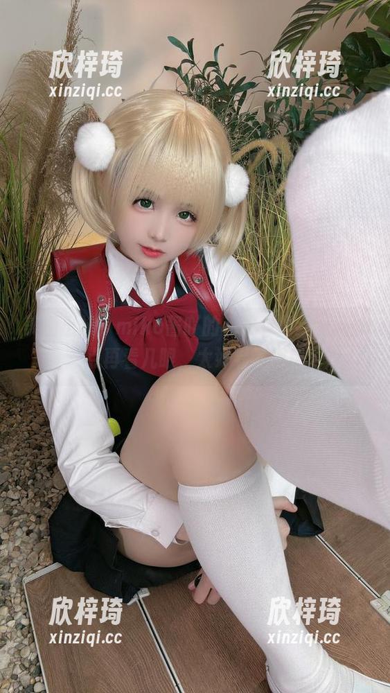 美图出炉，miko酱吖的和服看得我想凑近点再看几眼，太好看了吧！