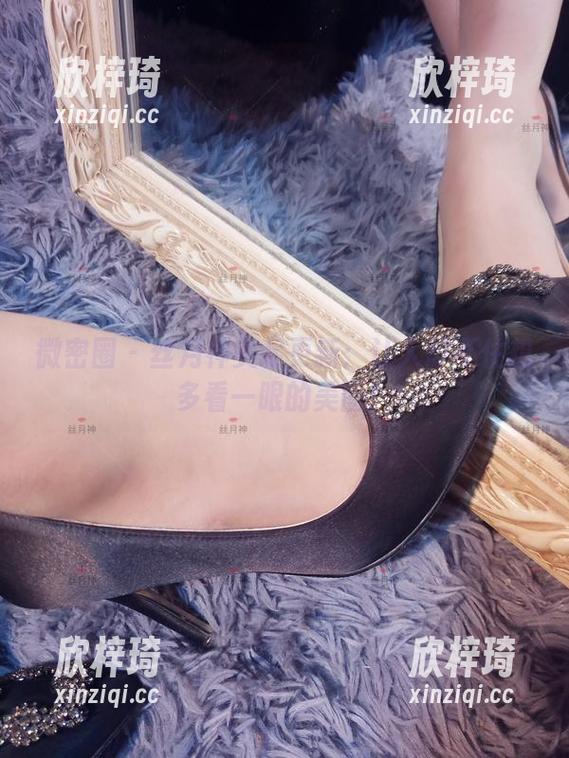 微密圈 - 丝月神美足更新：让人忍不住想多看一眼的美图！