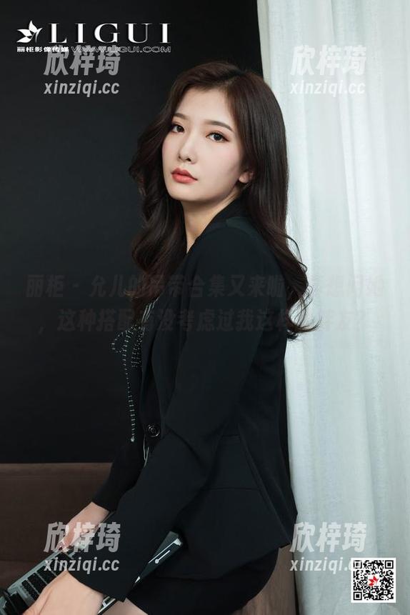 丽柜-允儿 丽柜 - 允儿的吊带合集又来啦,真想问她,这种搭配有没考虑过我这样的胖友?