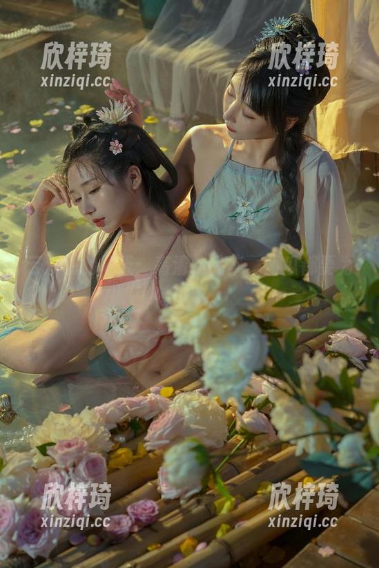 云溪溪的夏天：高清作品集，西瓜都要为她让路。