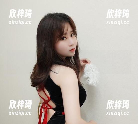 定制图集是个幌子，真正爱的是依依超级懒学姐的每一面