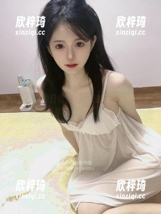吉他姐姐的日常，倦倦喵的无圣光合集里藏着那份‘随意’的美。