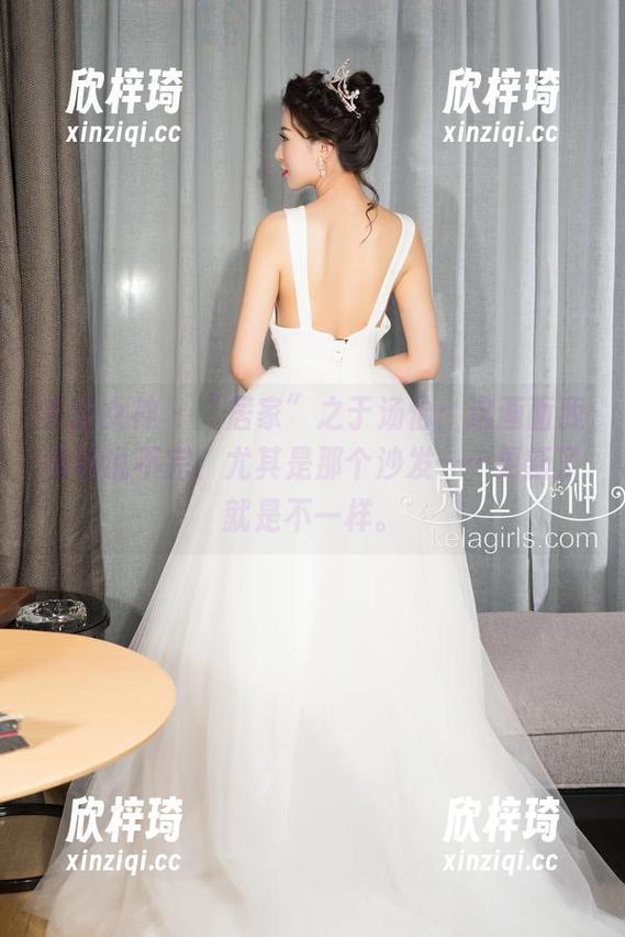 克拉女神 - “居家”之于汤怡：这画面我唠叨说不完，尤其是那个沙发……更新了就是不一样。