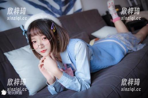 更新怎么把我心里那根弦扯得那么紧，兔玩映画的黑丝写真不是一般的吸引人。