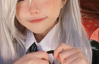 六二二同学w的机车少女：让人忍不住20秒反复盯着那张图片分享。