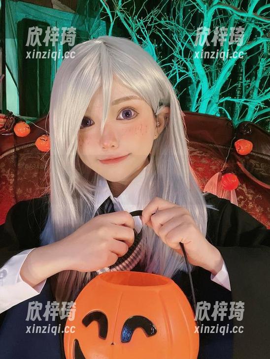 六二二同学w的机车少女：让人忍不住20秒反复盯着那张图片分享。