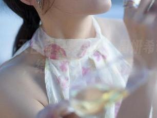 微密圈 - 天台写真集下载：周妍希带我飞，结果我只是看着云