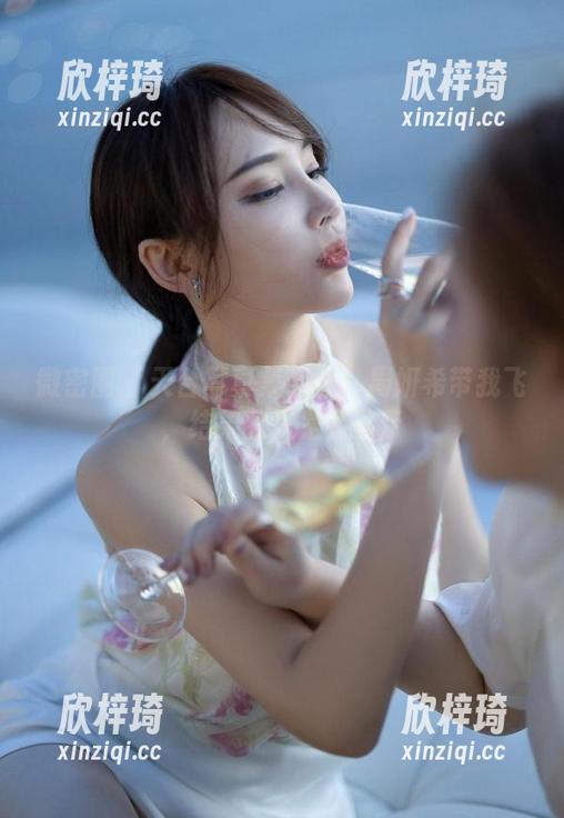 周妍希 微密圈 - 天台写真集下载:周妍希带我飞,结果我只是看着云