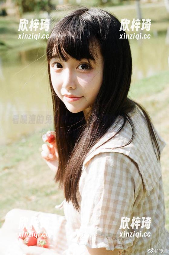 看嘎潼的兔女郎cos，忍不住想悄悄问：你是兔子还是清汤挂面？