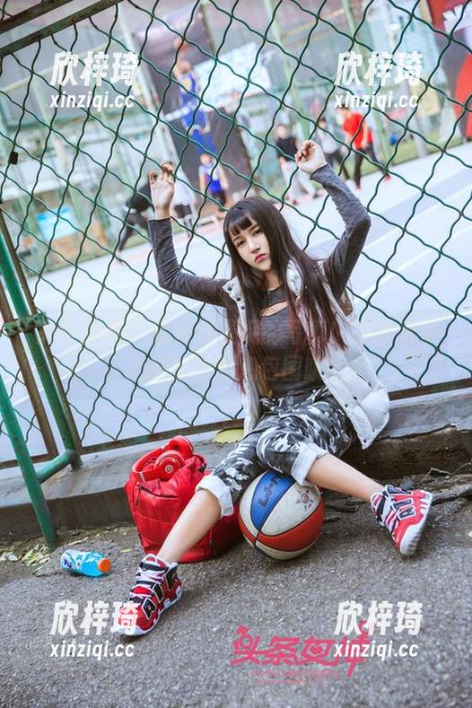 头条女神 - 来看杨曼妮的写真！下载后小心被少女气息包围哦！