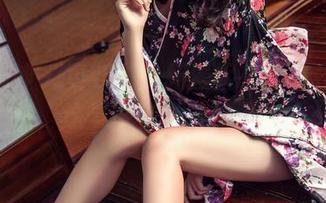 头条女神 - 更新了！杨漫妮在教室摆POSE，这节课你准备好了么？