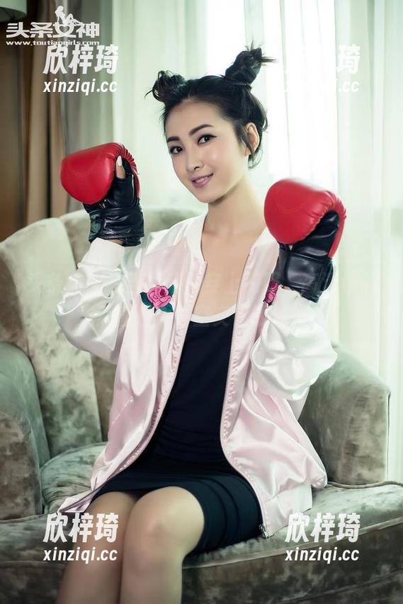 头条女神 - 当莫晓希穿上和服，高清作品集简直是个时空交错的迷局。