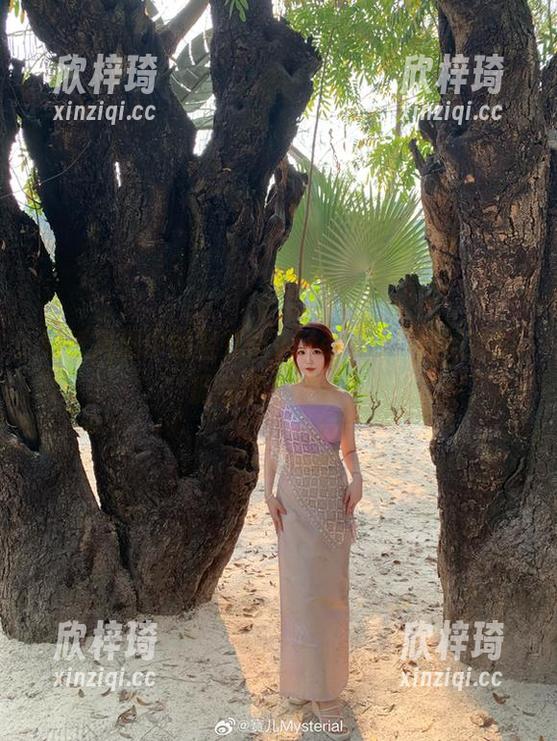 壁纸风潮中的宝儿mysterial，丝袜美图掀起的小骚动。