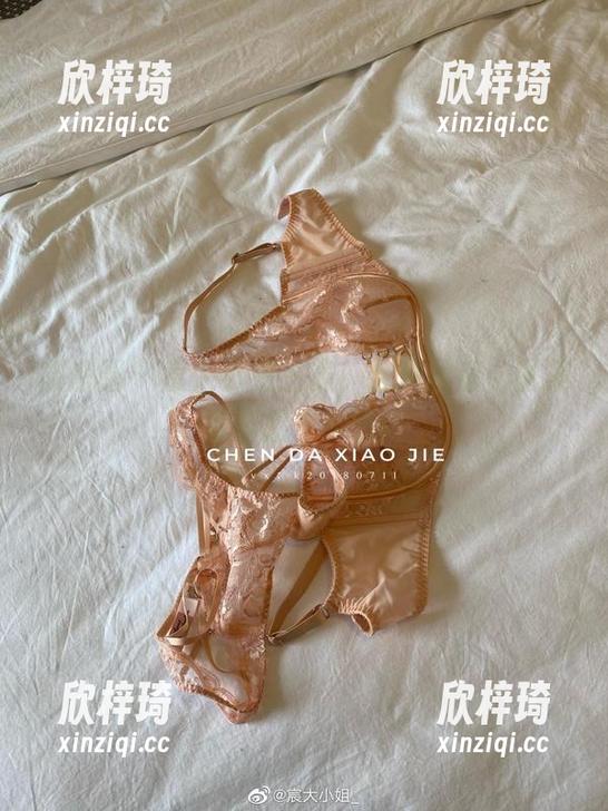 微密圈 - 宸大小姐主演，合集超值，图集里暗藏玄机哦！
