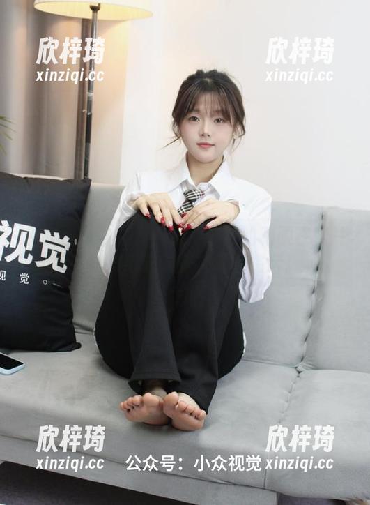 小众视觉 - 高清捕捉！洁洁的和服在照片中微微皱起像是在说悄悄话。