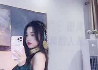 小小奶瓶儿与“姐姐”：图库里那个看了让你心里痒痒的人儿。