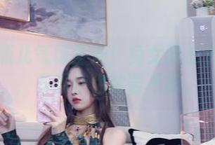 小小奶瓶儿气场全开！兔女郎加长版美图，下载让你欲罢不能。