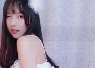真不敢相信，小小奶瓶儿的油亮作品，精选得让人想躲进画里。