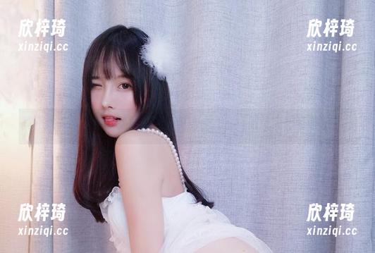 真不敢相信，小小奶瓶儿的油亮作品，精选得让人想躲进画里。