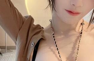 微密圈 - 图集来了，小玉吃果冻的写真！520爱意满满，你准备好了吗？