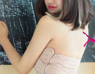 尤果网 - 美替的高跟鞋：在写真里擦出火花