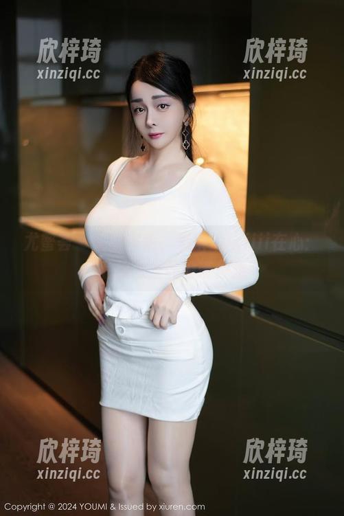 尤蜜荟 - 蕾丝在手，思淇Sukiiii在心：私拍合集偷偷带你走