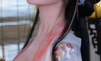年年Nnian的新美图出炉！艾达·年再次搅动我的小心脏