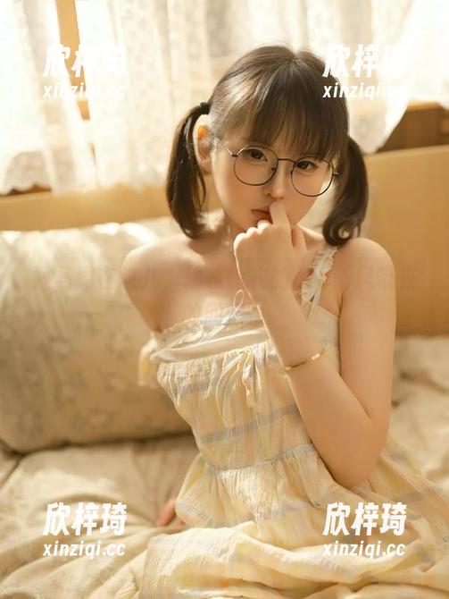 双马尾在这儿，幼水铃衣的cos画风带来的回忆杀