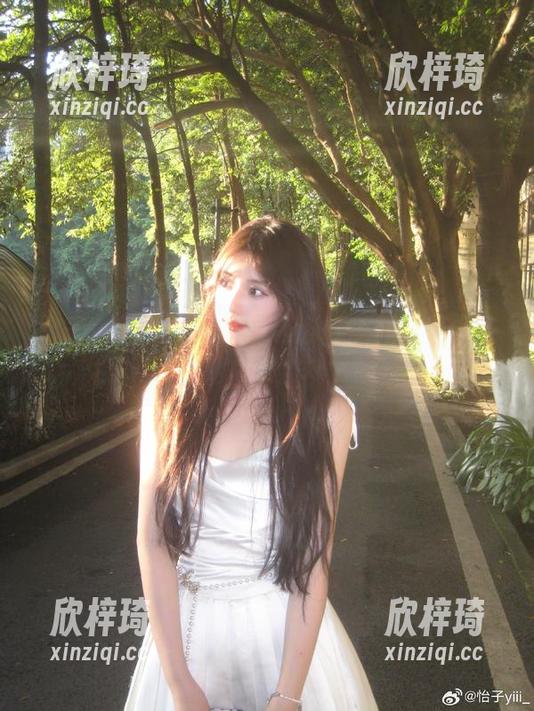 怡子yiii的体操服精选：每一件都好像在轻声说话