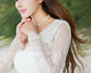 推女神 - 精选图库里，陈思琪在泳池放飞自我，谁说她不能潜入水中？