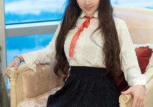 推女郎 - 瞧!谭冰又上新了,镂空照片好像在说:“快来捅我一刀?”