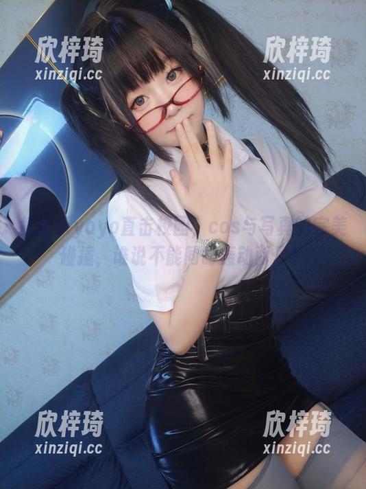 摇摇乐yoyo直击校园，cos与写真的完美碰撞，谁说不能同时轰动两界？