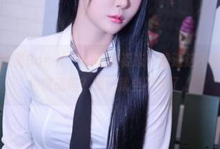 高清写真：普美Bomi(보미)和服姿态，难道这不是对平衡的一种挑战吗？我这就坐不稳了。
