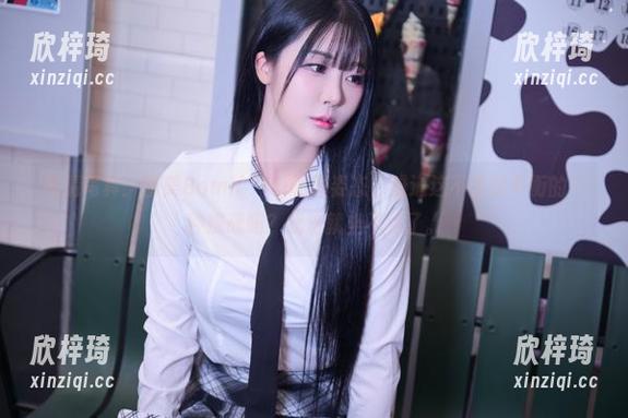 高清写真：普美Bomi(보미)和服姿态，难道这不是对平衡的一种挑战吗？我这就坐不稳了。